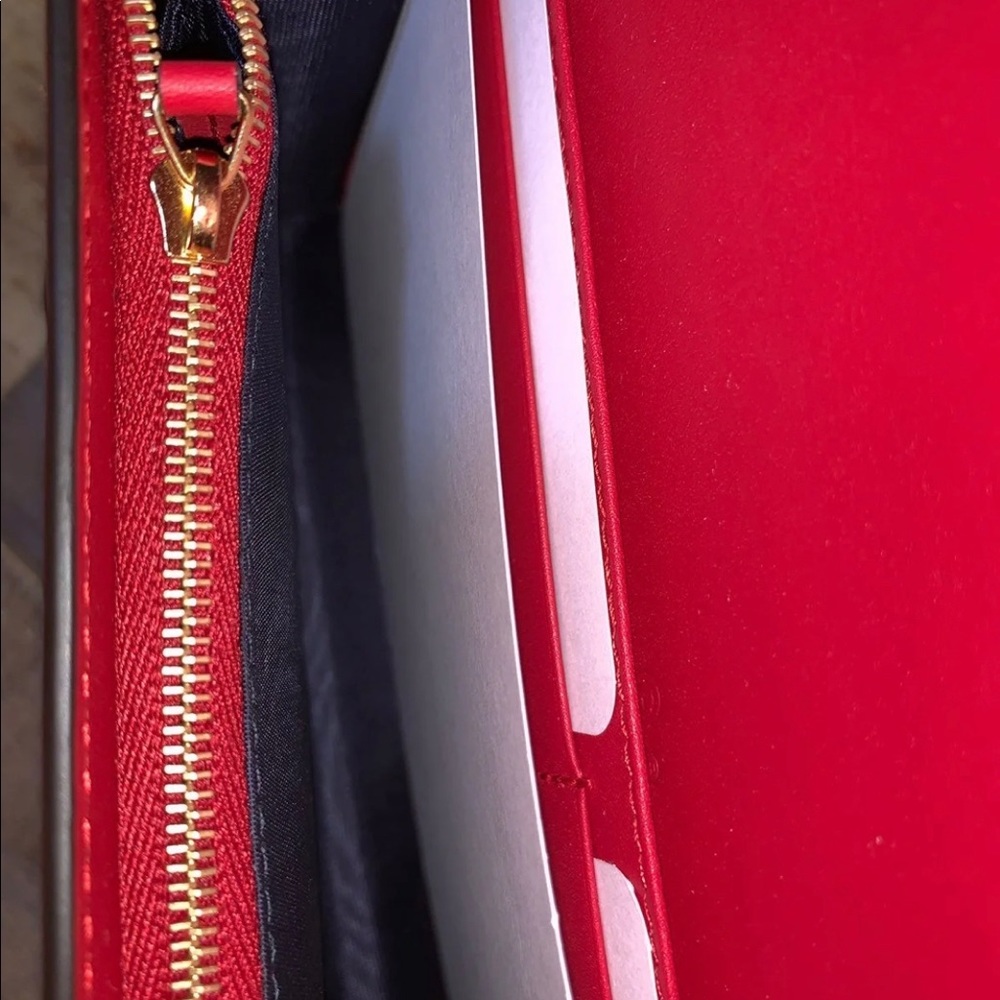 Gucci GG Supreme Blossoms Wallet on a Chain - Picture 5 of 7